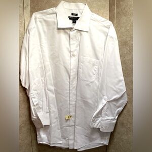 LIKE NEW White button down shirt